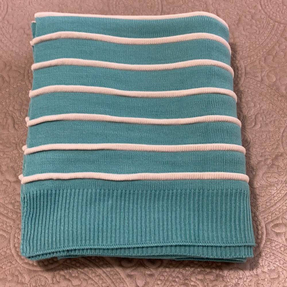 MAX Studio Home throw